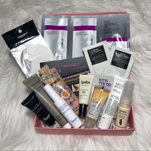 16- piece Hair Care and Makeup Deluxe Sample Box